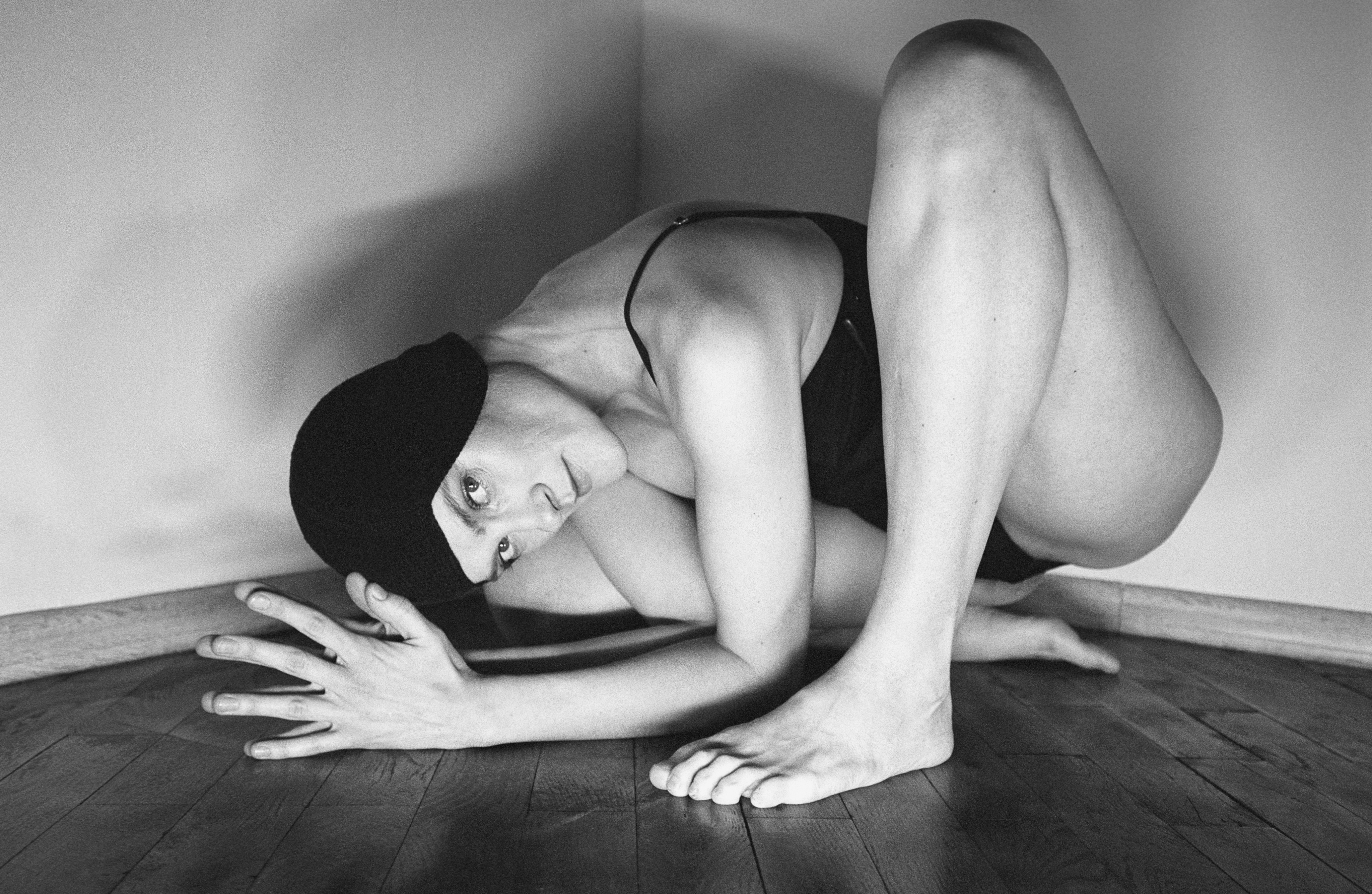 green garden with ponds and fountains
